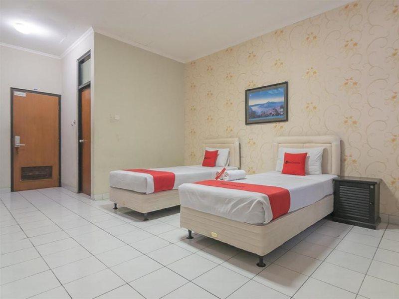 Reddoorz @ Surapati Hotel Bandung Exterior foto